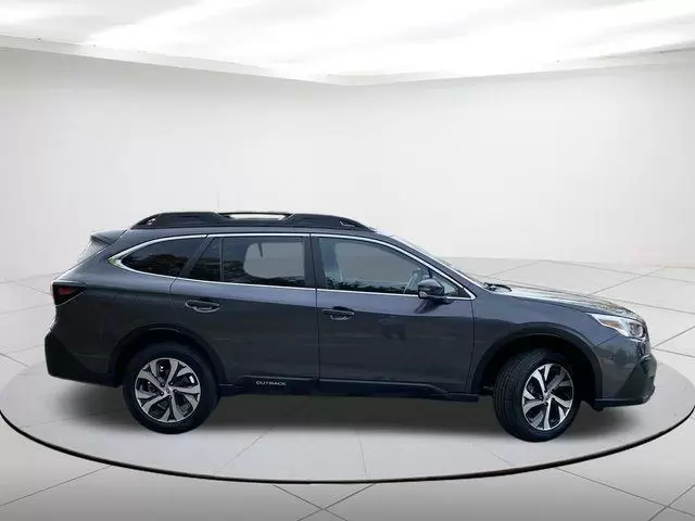 $25460 : Pre-Owned 2020 Outback Limited image 2