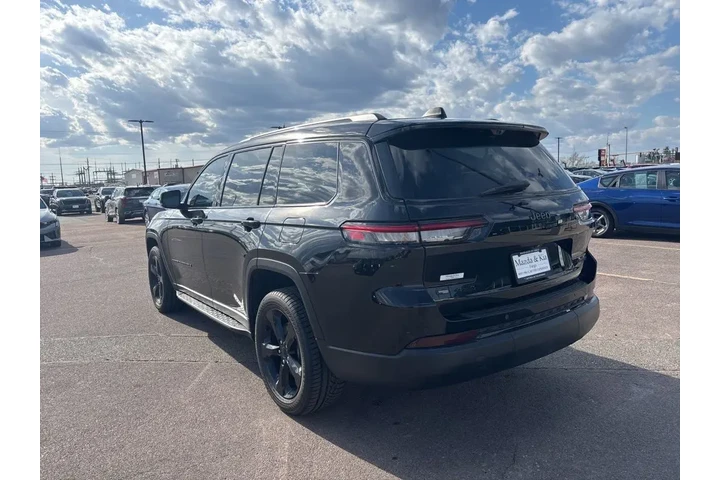 $30999 : 2022 Grand Cherokee L Limited image 7