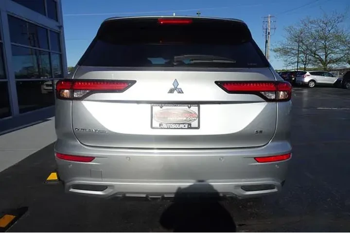 2024 Outlander image 7