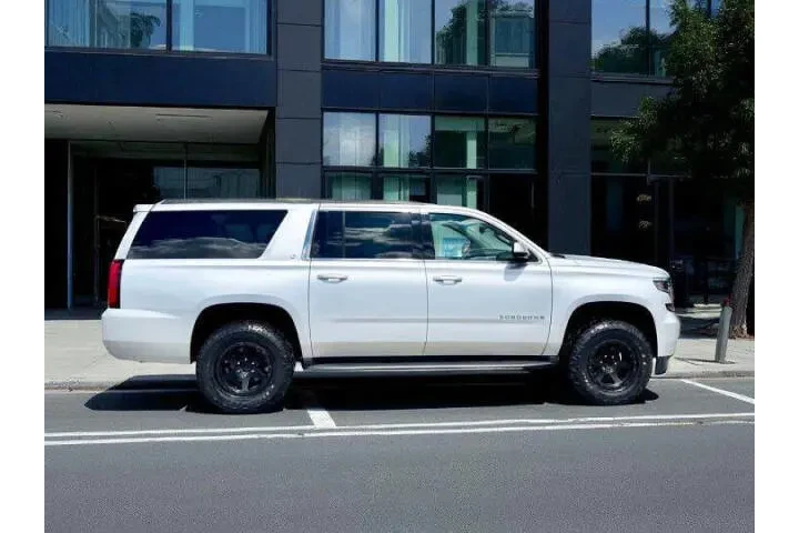 2019 Suburban image 3