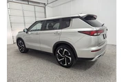 $25997 : Mitsubishi Outlander 2023 AW thumbnail