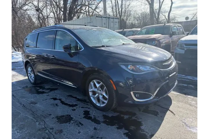 $12995 : 2017 PACIFICA image 4