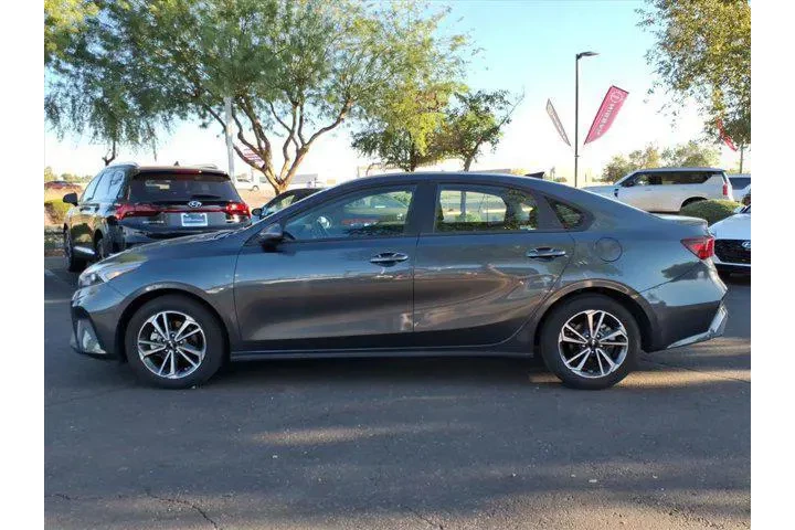 $18630 : Kia Forte 2024 LXS 4dr Sedan image 2