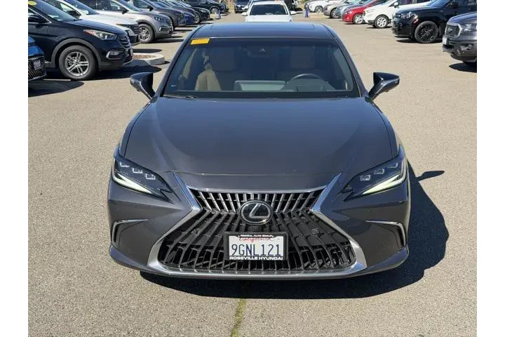 $35991 : Lexus ES 300h 2023 Luxury 4d image 3