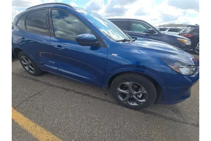 $29990 : Ford Escape 2023 AWD ST-Line image 3