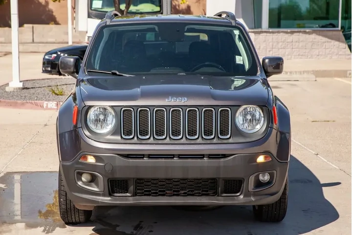 2018 Renegade Latitude image 3
