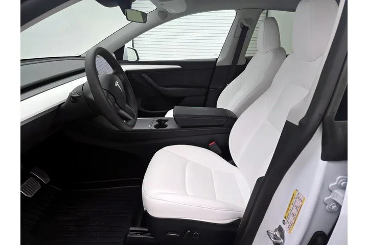 $37998 : Tesla Model Y 2024 AWD Long image 3