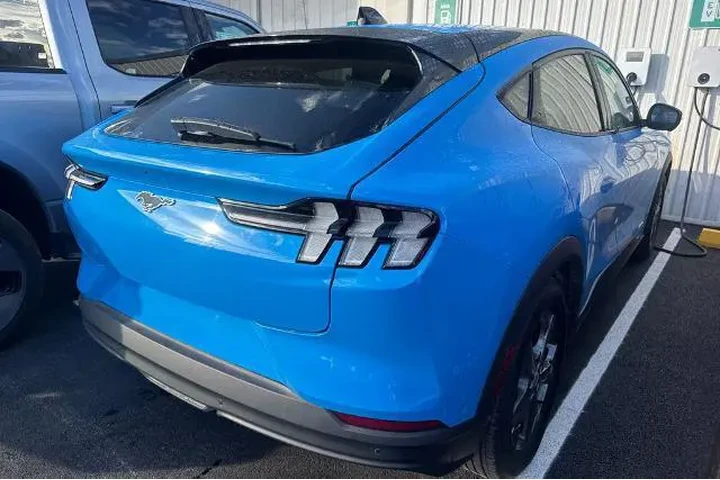 $30983 : Ford Mustang Mach-E 2023 AWD image 5