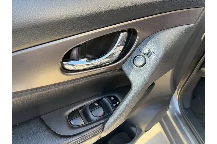 $11400 : Nissan Rogue 2015 S 4dr Cros image 9