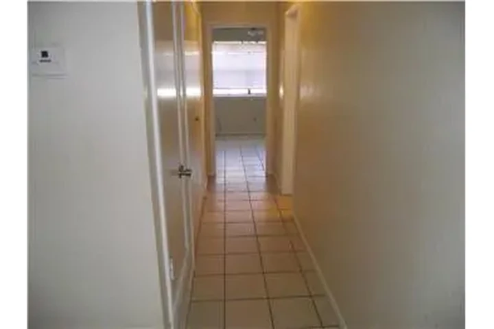 $850 : Rental property with 2 bedro image 10