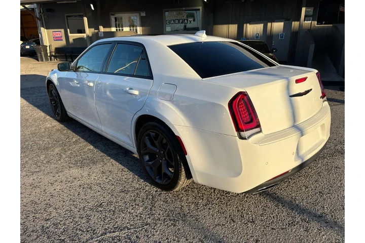 2023 300 300 S image 4