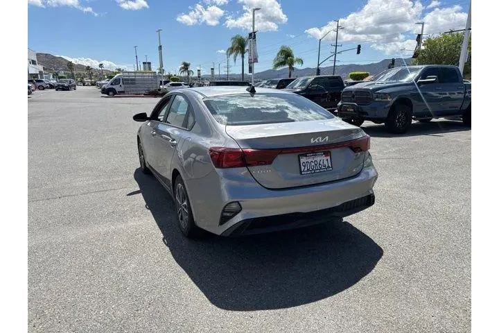 $18972 : Kia Forte 2023 LXS 4dr Sedan image 7