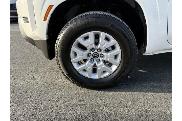 $31072 : Nissan Frontier 2023 4x4 S 4 image 9