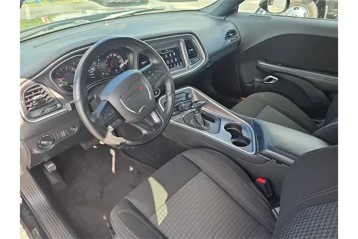 $22990 : Dodge Challenger 2022 SXT 2d image 10
