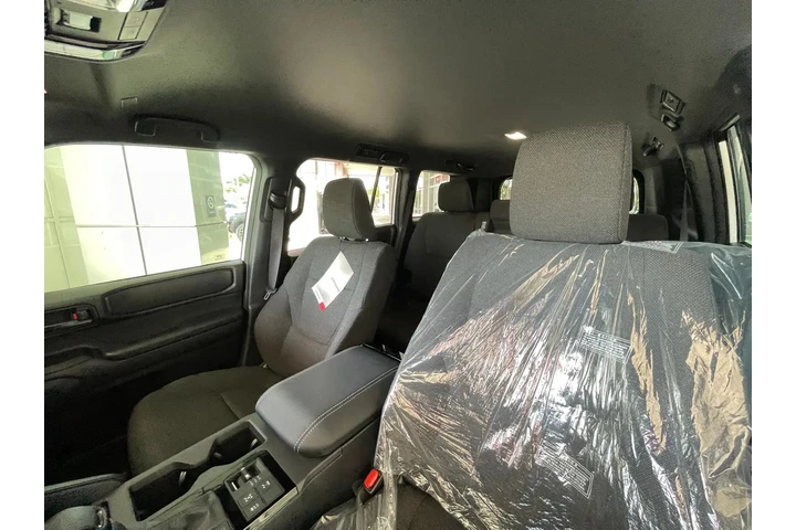 Toyota Land Cruiser image 2