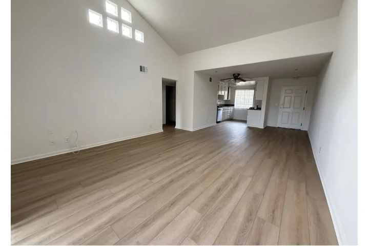 $1500 : MODERNO APTO DE 2 HABITACIONES image 1