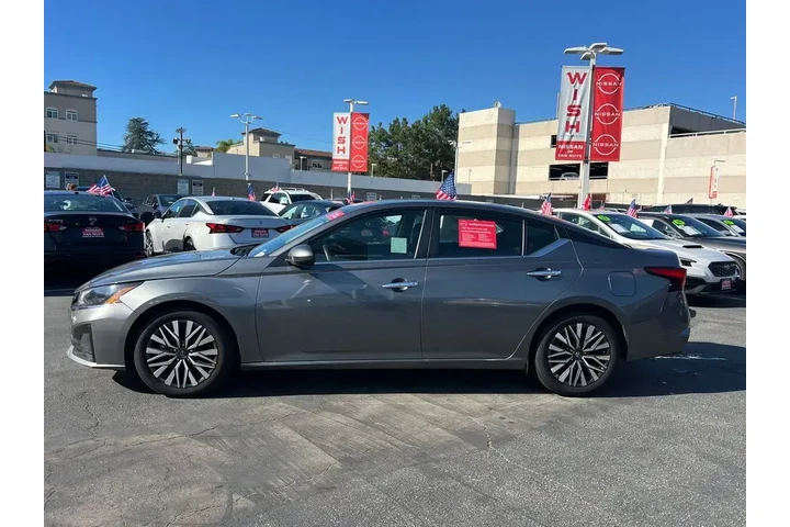 $18998 : Nissan Altima 2023 2.5 SV 4d image 2