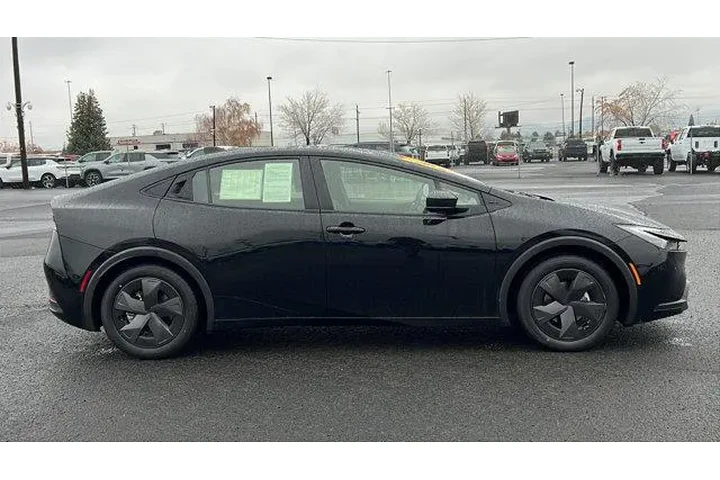 $29484 : Toyota Prius 2024 LE 4dr Hat image 4