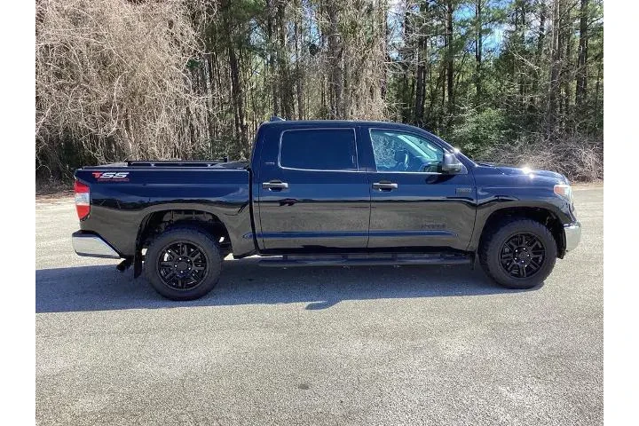 $35419 : Toyota Tundra 2021 4x4 SR5 4 image 4