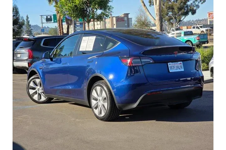 $32400 : Tesla Model Y 2023 AWD 4dr C image 7