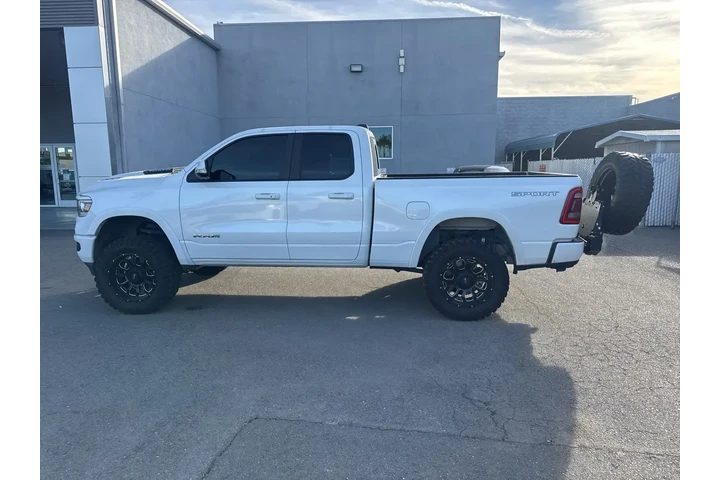 $32999 : Ram 1500 2020 4x4 Laramie 4d image 6