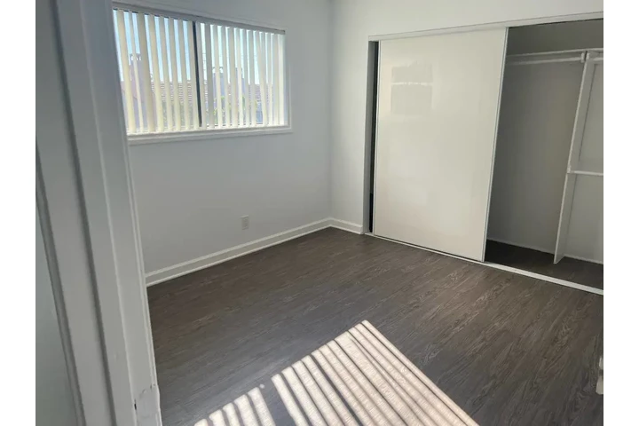 $1300 : Available to move in image 2