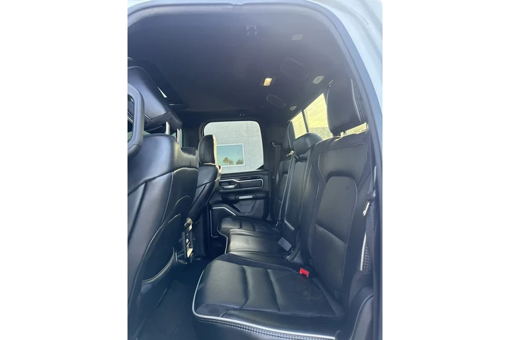 $32999 : Ram 1500 2020 4x4 Laramie 4d image 9