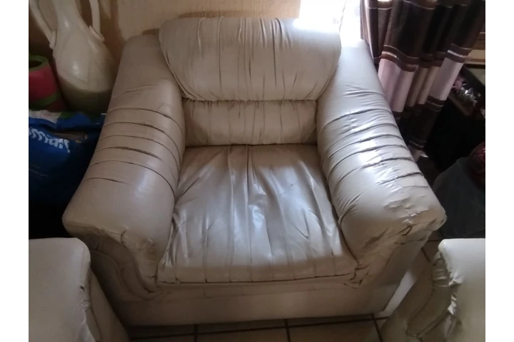 $1500 : SALA USADA image 2