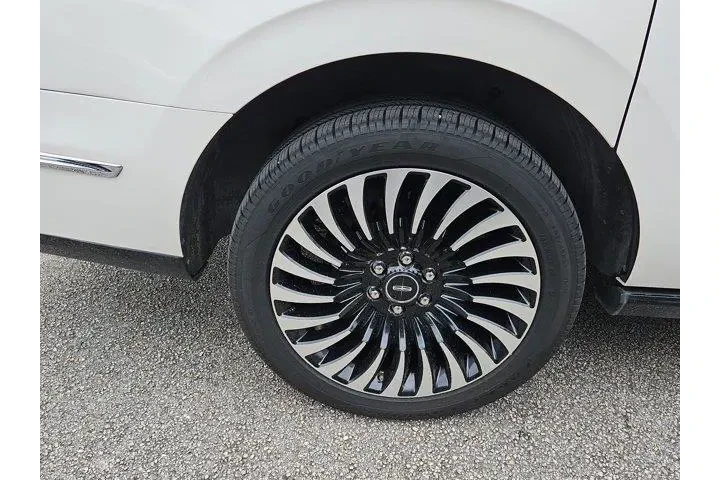 $34590 : Lincoln Navigator L 2019 4x4 image 5