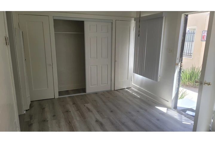 $1350 : single en Los Angeles $1,350 image 4