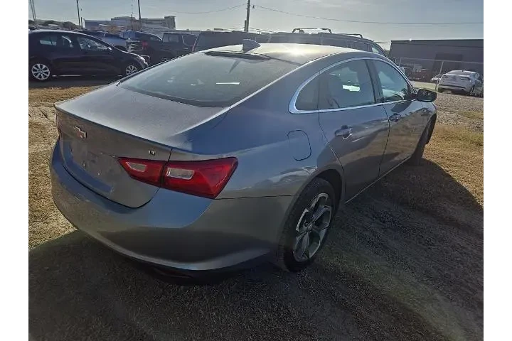 $18357 : Chevrolet Malibu 2023 LT 4dr image 3