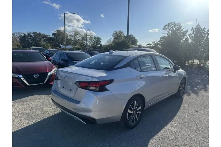 $9797 : 2021 Versa SV image 8