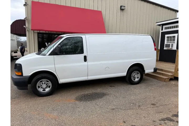 $10999 : 2017 Express 2500 image 8