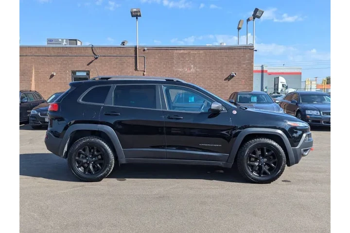 $15974 : 2017 Cherokee Trailhawk image 6