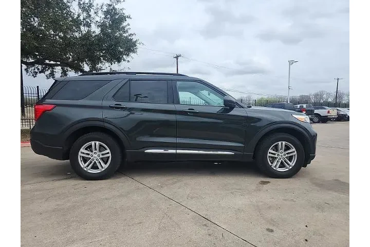 $26497 : Ford Explorer 2023 AWD XLT 4 image 2