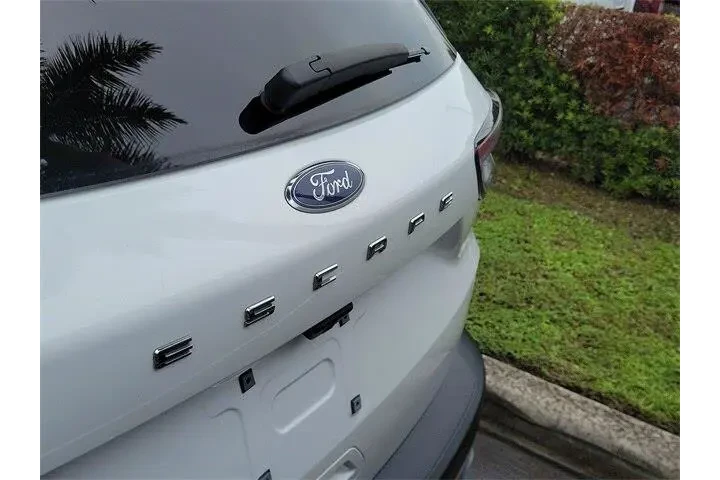 $15990 : Ford Escape 2021 SE 4dr SUV image 5