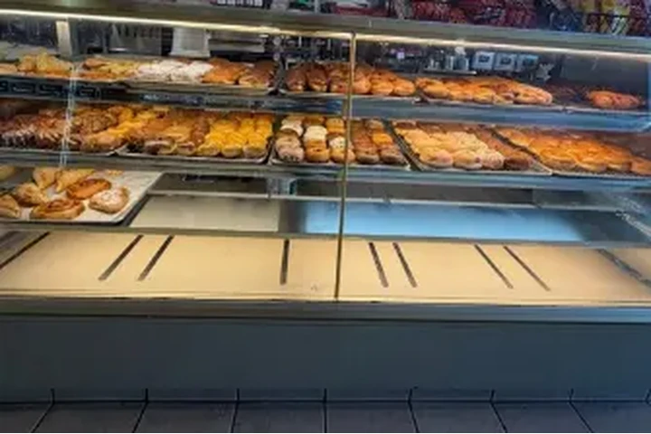 SOLICITAMOS PANADERO image 5