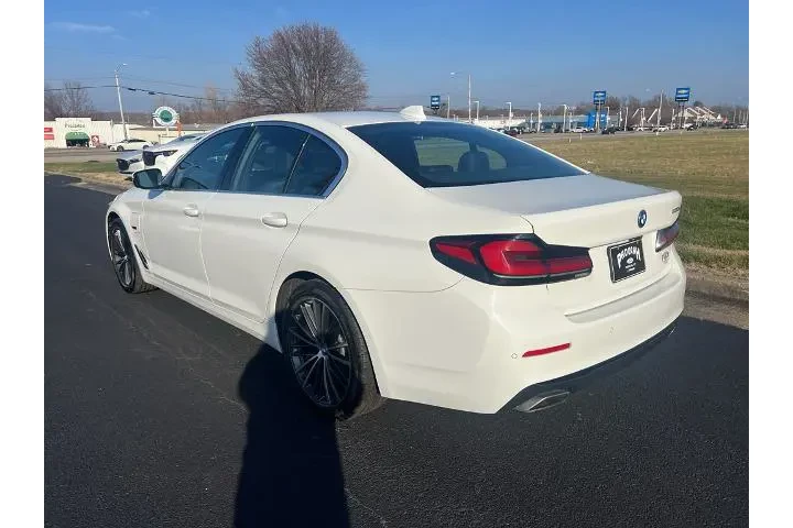 $28850 : BMW 5 Series 2023 530e 4dr S image 3