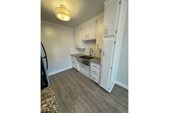 $1200 : APTO PRIVADO EN LOS ÁNGELES CA image 1