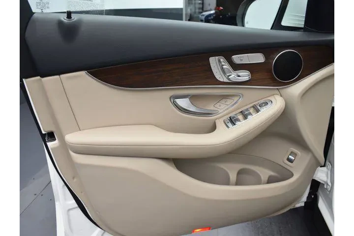 $28652 : Mercedes-Benz GLC 2022 AWD G image 9