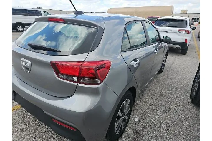 $13473 : Kia Rio 5-Door 2022 S 4dr Wa image 2