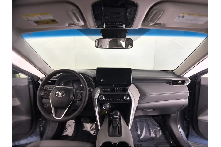 $29597 : Gold Certified2023 Venza LE image 4