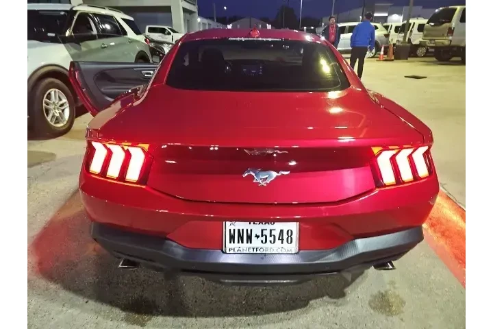 $33995 : Ford Mustang 2024 EcoBoost 2 image 2