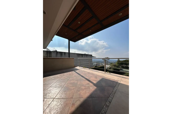 $2900 : Casa en Venta o Renta Zona 13 image 1