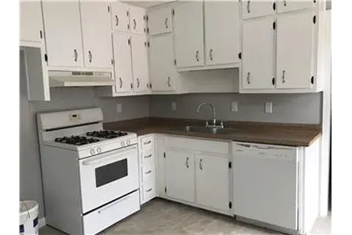 $1425 : Rental property with 2 bedro image 8