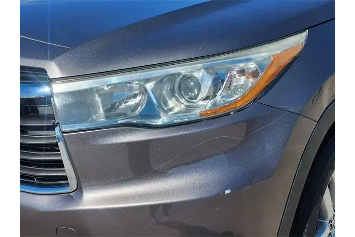 $13949 : Toyota Highlander 2016 LE 4d image 9