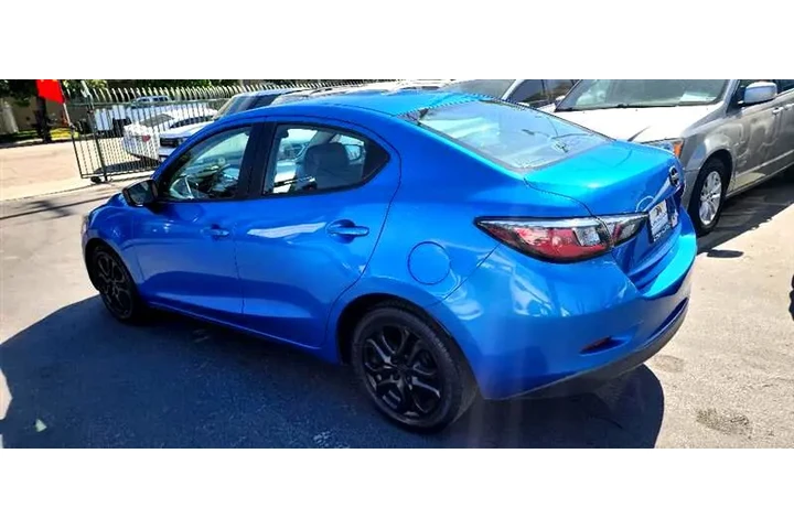 $9999 : 2016 iA image 6
