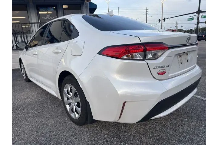 $15893 : Toyota Corolla 2022 LE 4dr S image 4