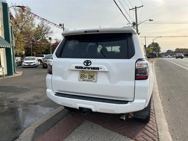 $26995 : 2018 4Runner SR5 image 5