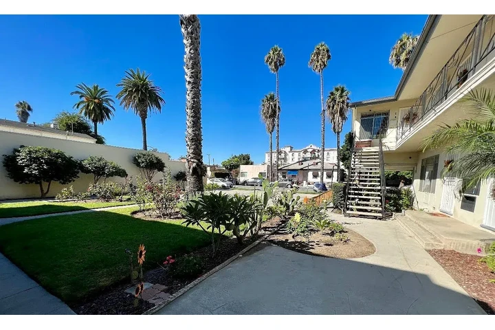 $1695 : The Seville Terace image 5